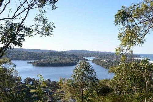 Stylish & Relaxed Lake Home // Narrabeen