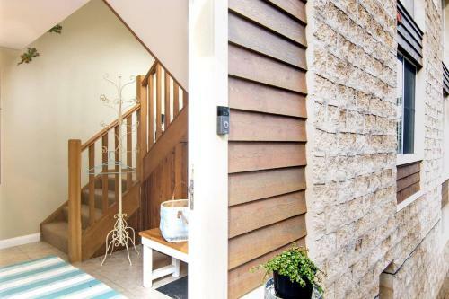 Stylish & Relaxed Lake Home // Narrabeen