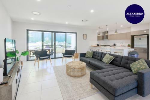Beautiful Duplex // 3 Min To Beach