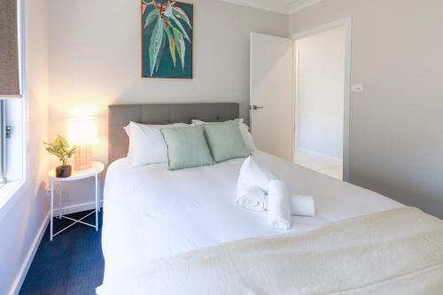 Beautiful Duplex // 3 Min To Beach
