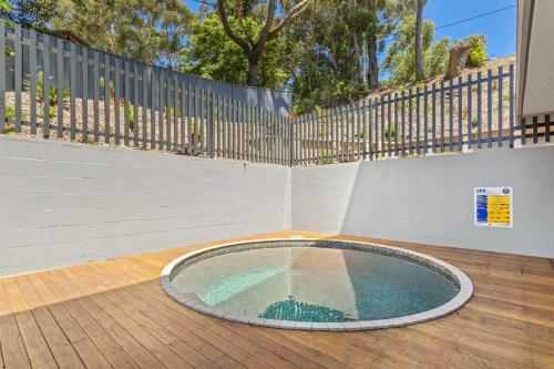 Luxe Home, Lift, Pool, Right In Town