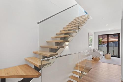 Luxe Home, Lift, Pool, Right In Town