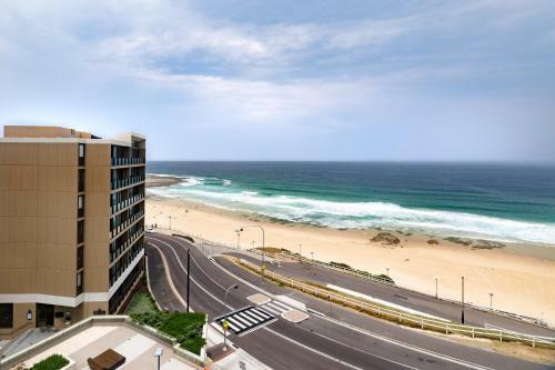 Luxury Beachfront Apartment In Newcastle