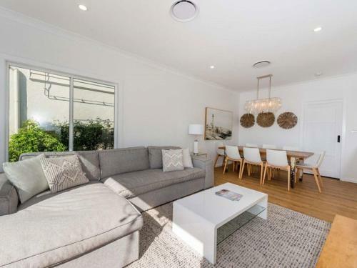 Beach House At Nelson Bay