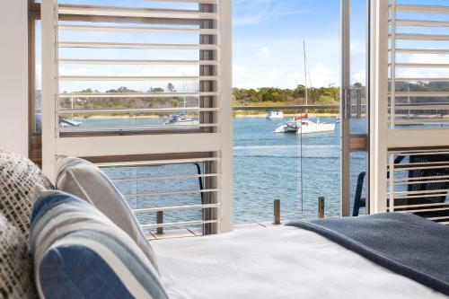 Apartment 5 Commodore