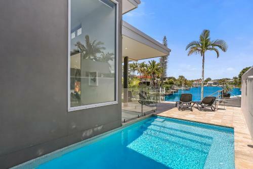 Go With The Flow, Noosa Sound