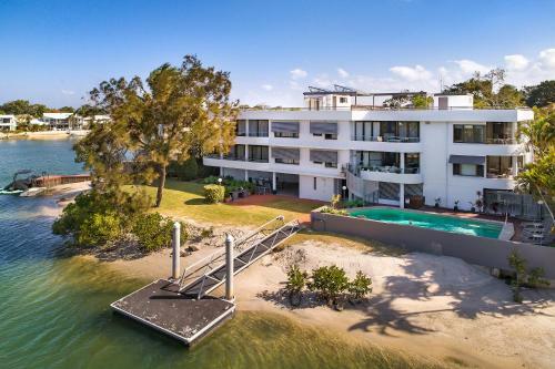 Pisces Apartment 6 Peza Court 7