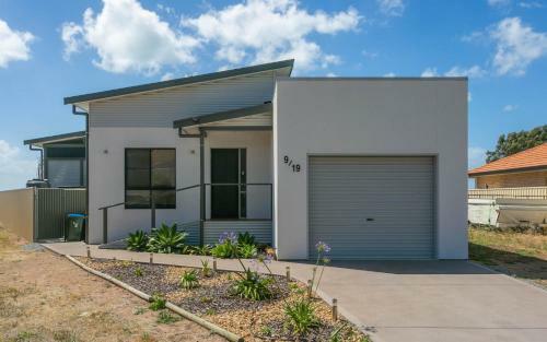 Fairway 1 - 9-19 Troon Drive