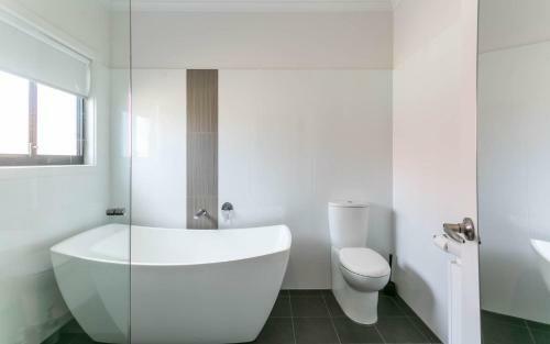 Fairway 1 - 9-19 Troon Drive