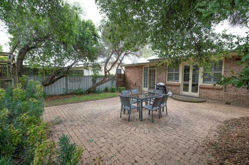 Villa The Oaks On March Stunning & Elegant Cbd Home