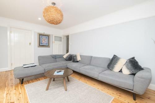 Villa The Oaks On March Stunning & Elegant Cbd Home