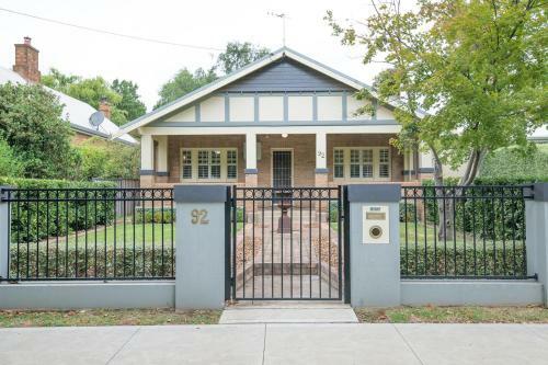 Villa The Oaks On March Stunning & Elegant Cbd Home
