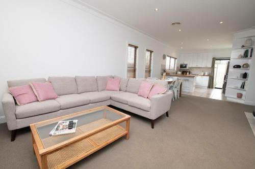 Villa 88 Stylish, Modern, Fresh & Light