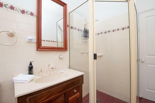 Hidden Gem, Heart Of Orange Spacious & Homely