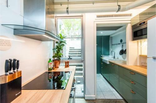 Comfortable Room With Fantastic Rooftop Views