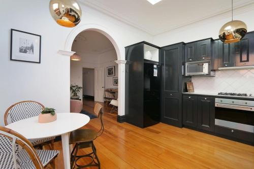Designer 2-bed House Wgarden - Northbridge Perth