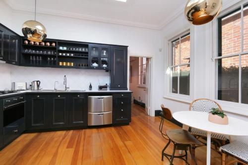 Designer 2-bed House Wgarden - Northbridge Perth