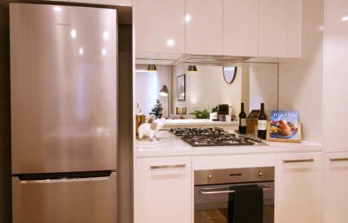 Evolve Near Adelaide Cbd - Netflix / Wine / Lock Up Garage!