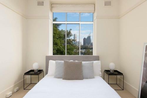 Sun-filled Apartment With Stunning Harbour Views H353