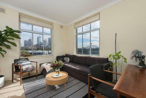 Sun-filled Apartment With Stunning Harbour Views H353