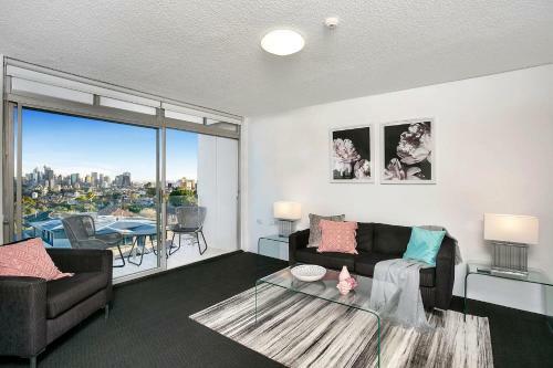 Modern 2br Apartment With Views Haris