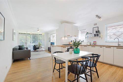 Charming Parkside Apartment In Quiet Area
