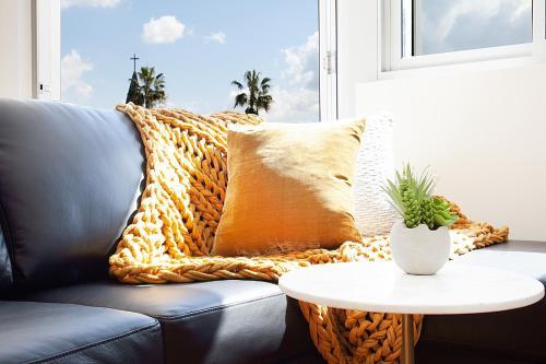 Penthouse Designer Apartment Close To City