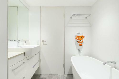 Apartamento Modern Bronte Apt. W/ Ocean Views, Just Minutes Walk To Beach!