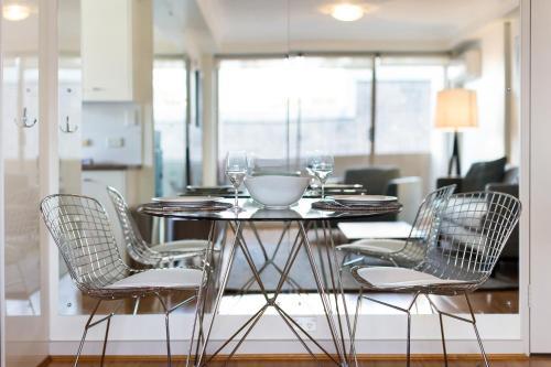 Darlinghurst Self-contained Modern One Bedroom Apartment (21 Crn)