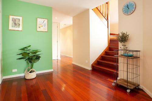 Spacious Family Entertainer Minutes From Manly Beach