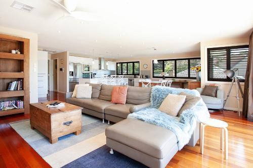 Spacious Family Entertainer Minutes From Manly Beach