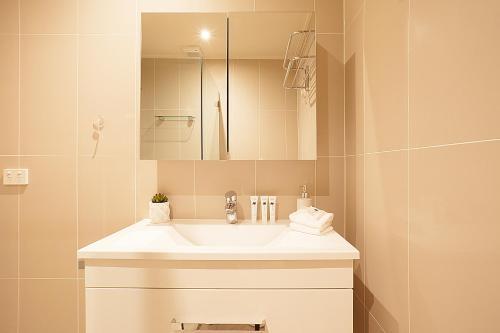 Spacious Family Entertainer Minutes From Manly Beach
