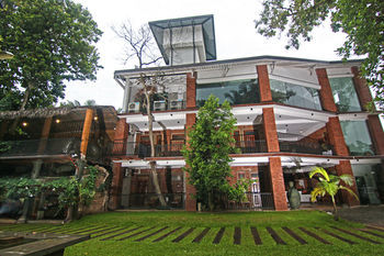 Airport City Hub Hotel