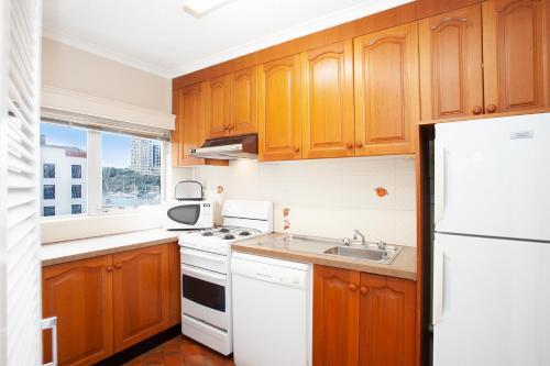 Cosy Harbourside Apartment With Bridge View Pool