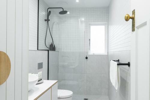 Modern Double Bay Apartment // 2 Min Walk To Beach