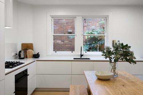 Modern Double Bay Apartment // 2 Min Walk To Beach