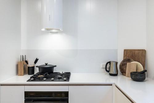 Modern Double Bay Apartment // 2 Min Walk To Beach