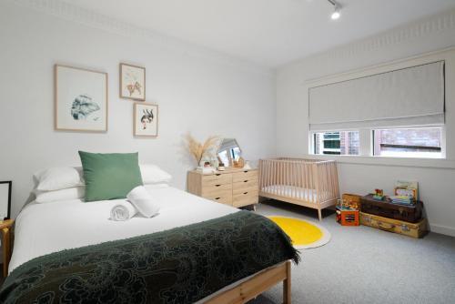 Modern Double Bay Apartment // 2 Min Walk To Beach