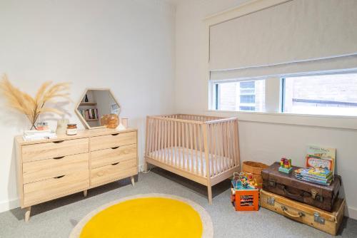 Modern Double Bay Apartment // 2 Min Walk To Beach