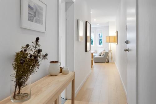 Modern Double Bay Apartment // 2 Min Walk To Beach