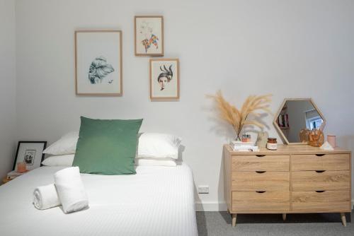 Modern Double Bay Apartment // 2 Min Walk To Beach