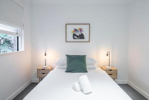 Modern Double Bay Apartment // 2 Min Walk To Beach