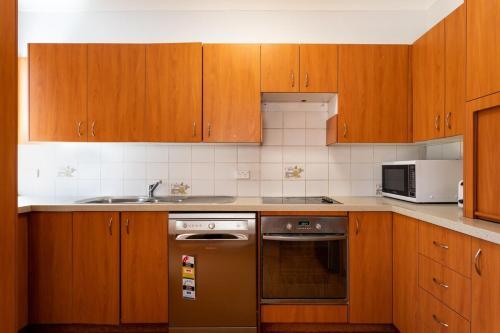 Garden Style Apartment - Prime Location