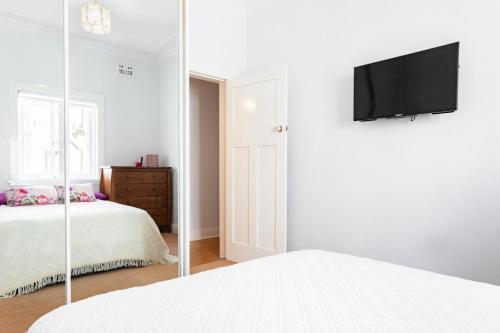 Garden Style Apartment - Prime Location