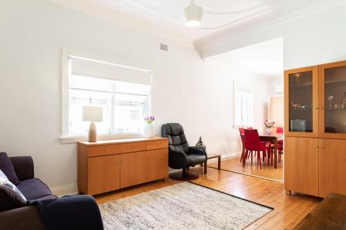 Garden Style Apartment - Prime Location