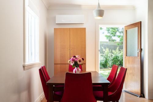 Garden Style Apartment - Prime Location