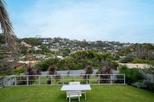Stylish Beach Home // Moments From Water