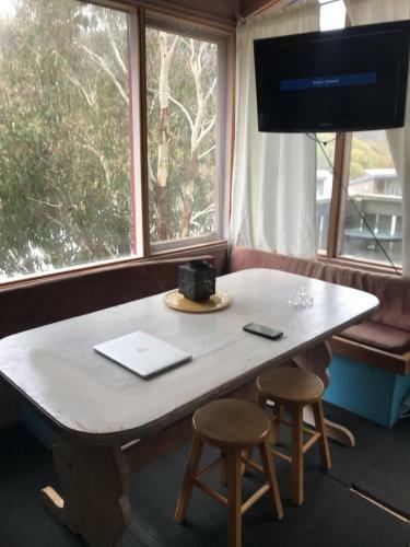 Super Value Thredbo Studio & Ante-room Apartment