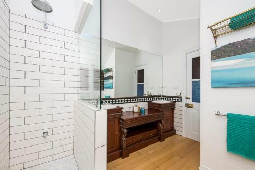 Gorgeous Home 3 Mins To Strand