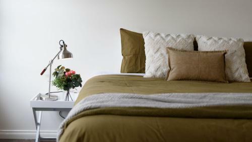 Trentham Central Villas - 6 Br / Ensuite / Sleeps 12